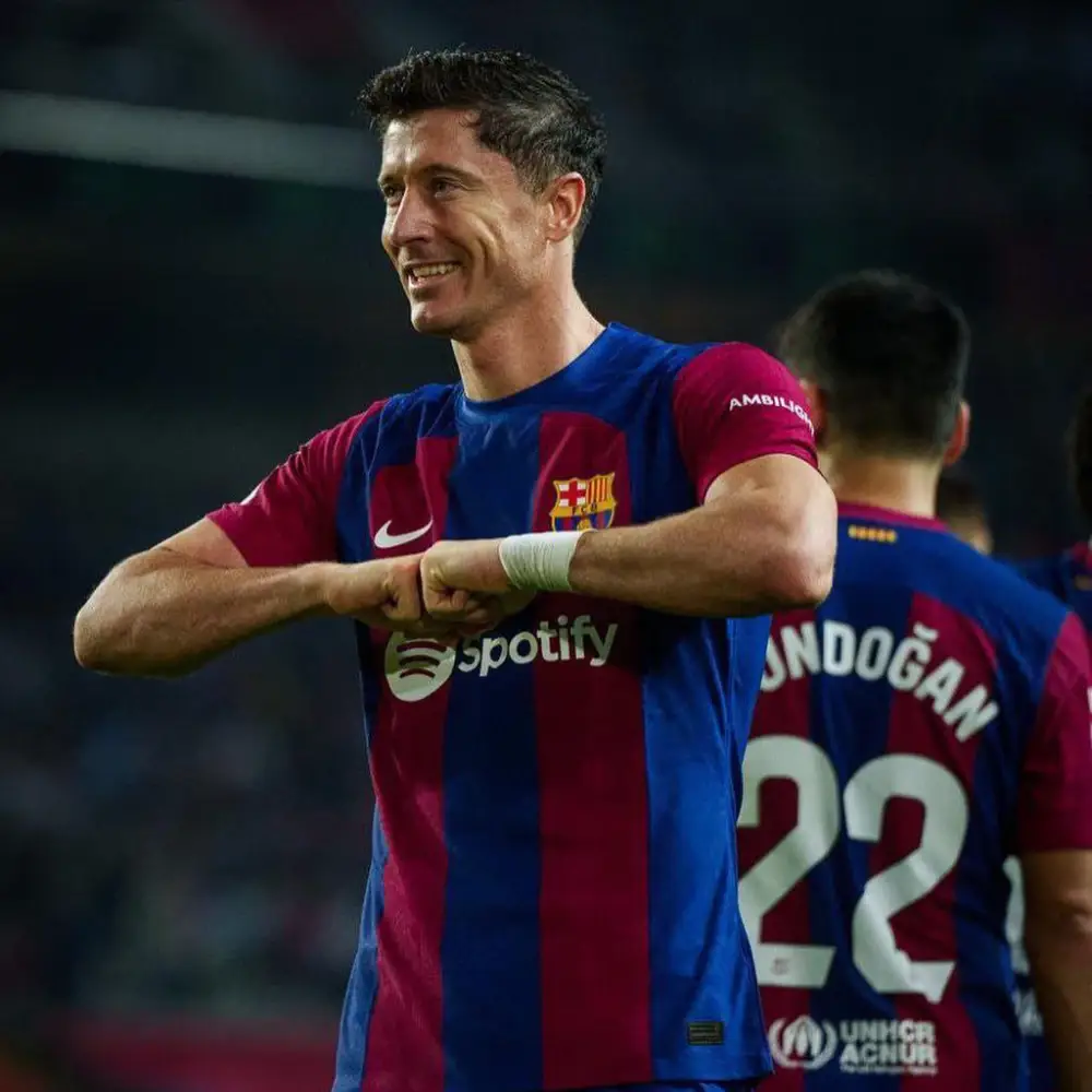 Fabrizio Romano: Robert Lewandowski has no intention of leaving Barcelona