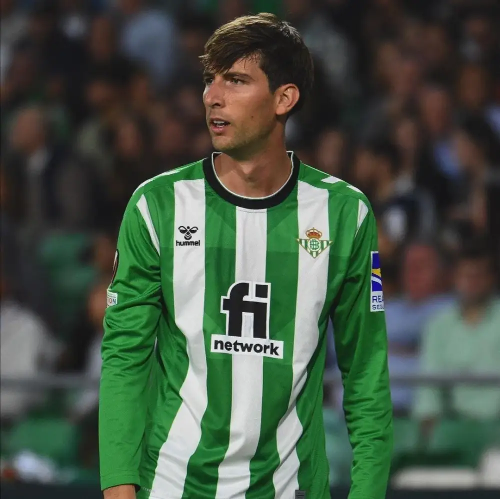 Milan have agreed terms of contact with Betis left-back Juan Miranda.