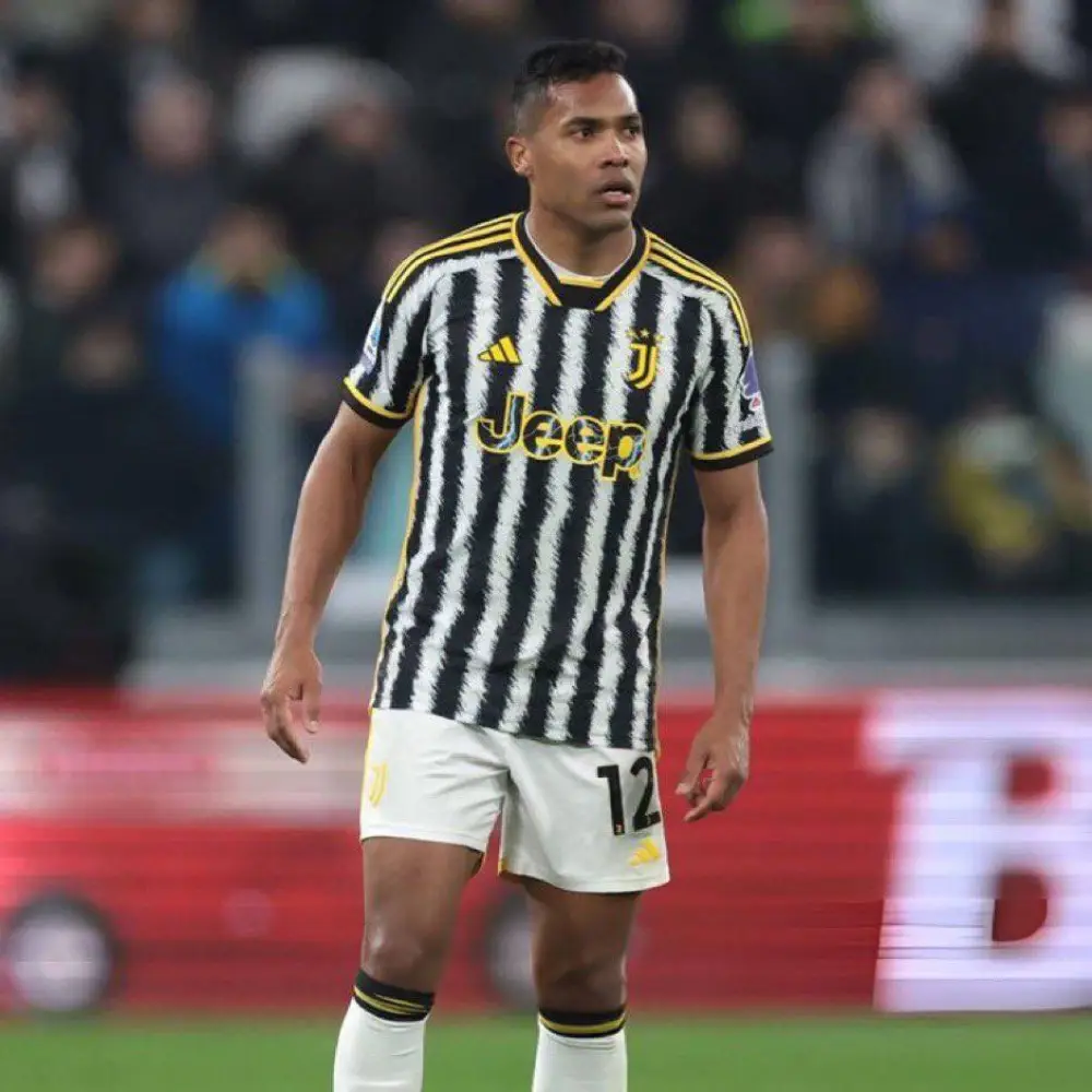 Alex Sandro is close to moving to the Brazilian Internacional.