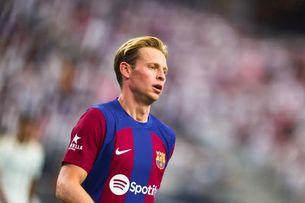 Lluis Migelsanz: Chelsea is ready to offer 100 million euros for De Jong.